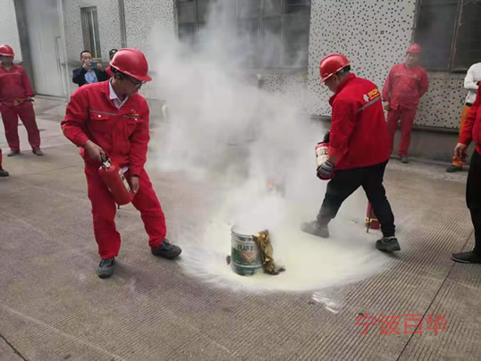 百华公司组织全体生产人员进行年度消防演练