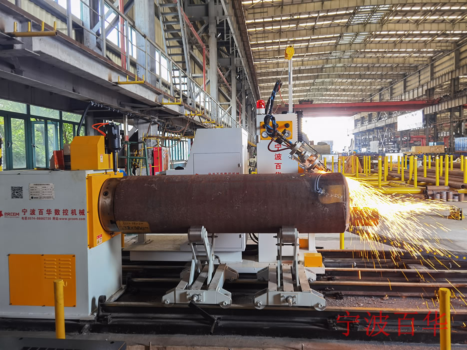 船厂运用大型管道切割机和压辊式管道自动焊机焊接变位机
