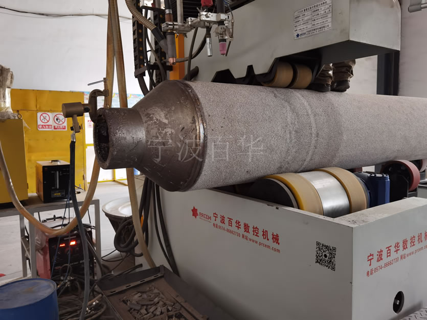 江苏南京某金属制造企业运用埋弧焊重载管道自动焊机焊接金属管道现场