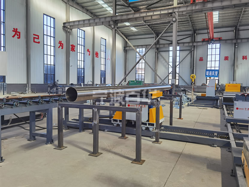 安装工程企业装配式车间运用管道自动焊机、管道组对等设备实现自动化预制